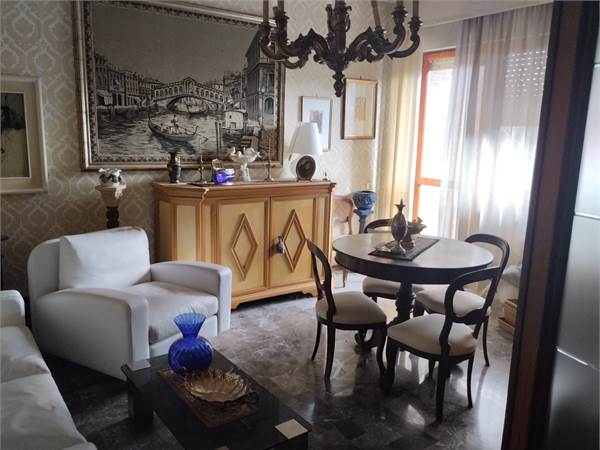 AMPIO APPARTAMENTO CON GARAGE