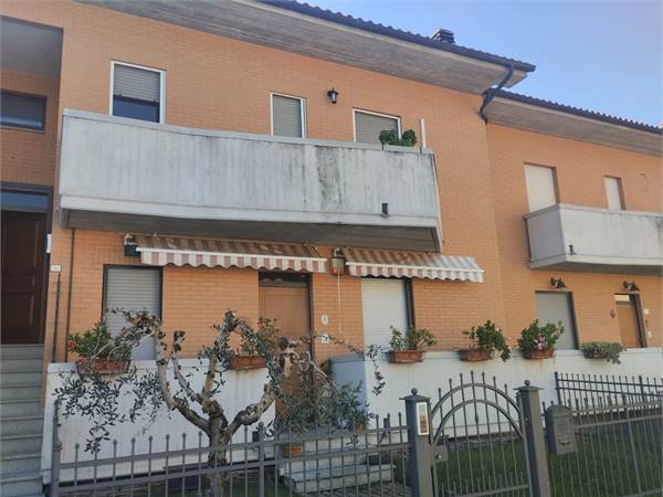 APPARTAMENTO MQ 110 AL 1° PIANO,GARAGE MQ 50