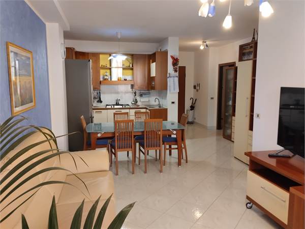 APPARTAMENTO MQ 110 CON ASCENSORE E GARAGE MQ 28