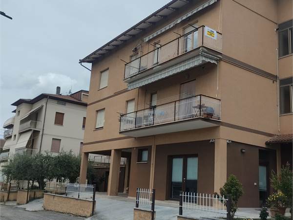 Appartamenti mq 100 e mq 60 con doppio garage