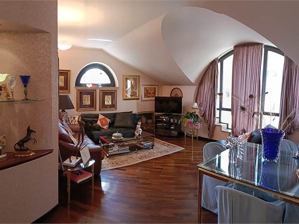 APPARTAMENTO DI PREGIO MQ 142 , ASCENSORE, GARAGE MQ 45